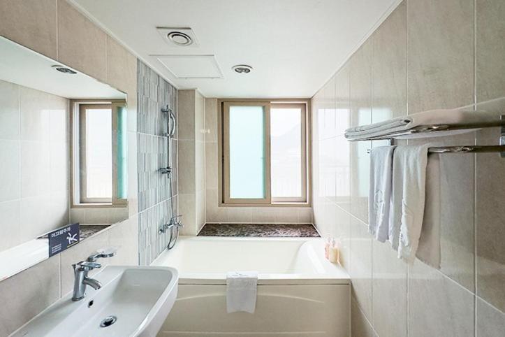 Mohang Haenaru Family Hotel Buan Pokój zdjęcie